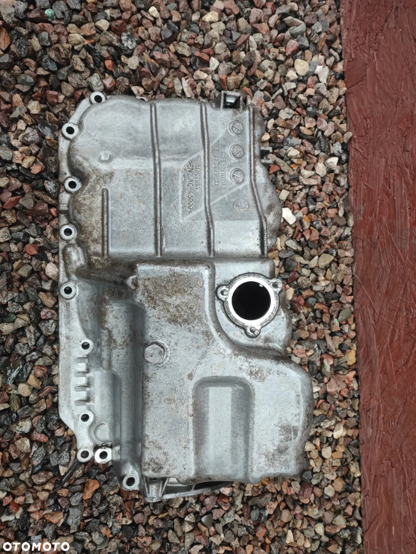 BMW E81 / E82 / E87 / E90 / E91 / E92 ORYGINALNA MISKA OLEJOWA / MISA OLEJU ALUMINIOWA DO SILNIKÓW GAMY N47 ( 1.8D / 2.0D ) O NR. 11 13 8 510 206 OEM W DABRDZO DOBRYM STANIE - 2
