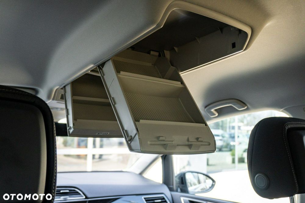 Volkswagen Touran - 19