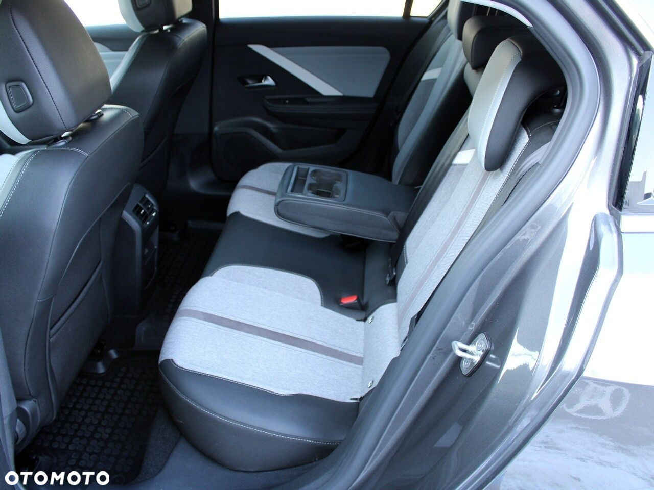 Opel Astra VI 1.2 T Elegance S&S - 13