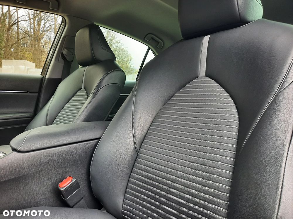 Toyota Camry 2.5 Hybrid Prestige CVT - 28