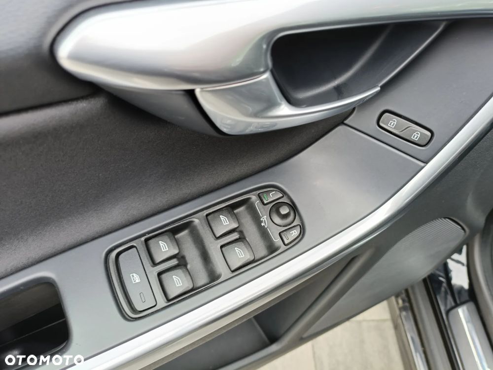 Volvo XC 60 D4 AWD Momentum - 11