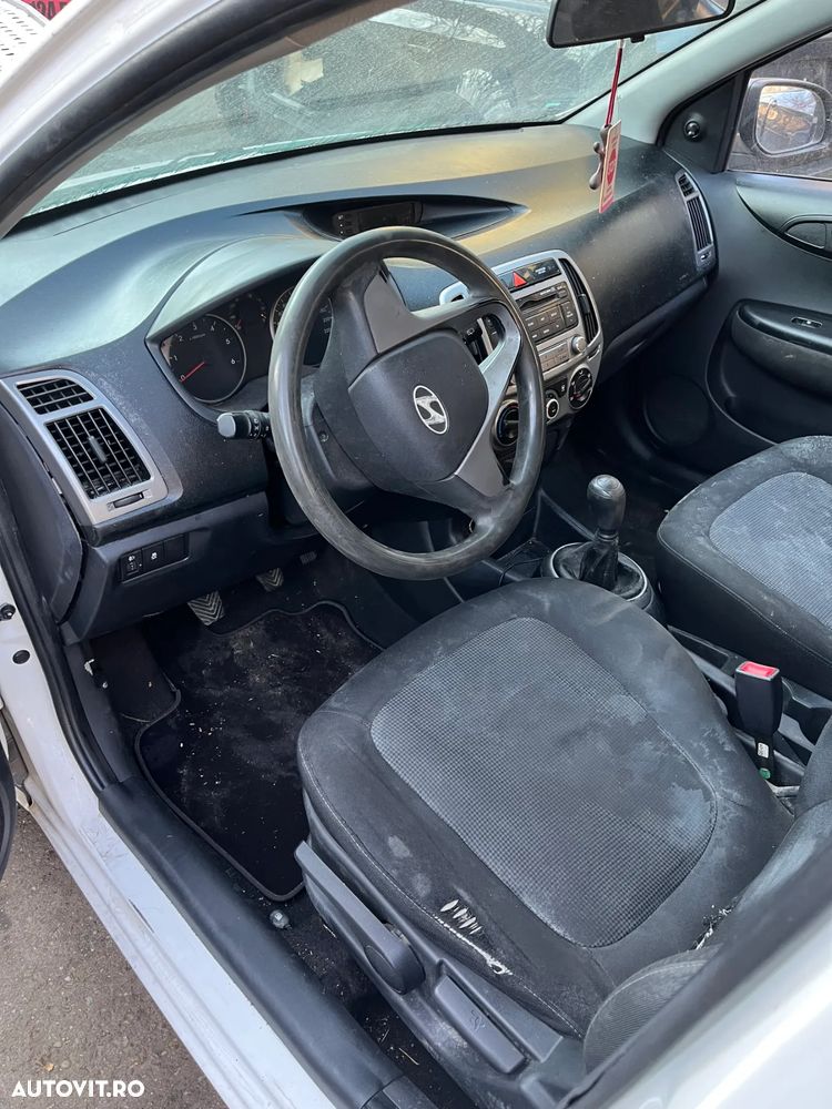 Dezmembrez Hyundai I20 alb 2014-2015 facelift CRDI diesel - 6