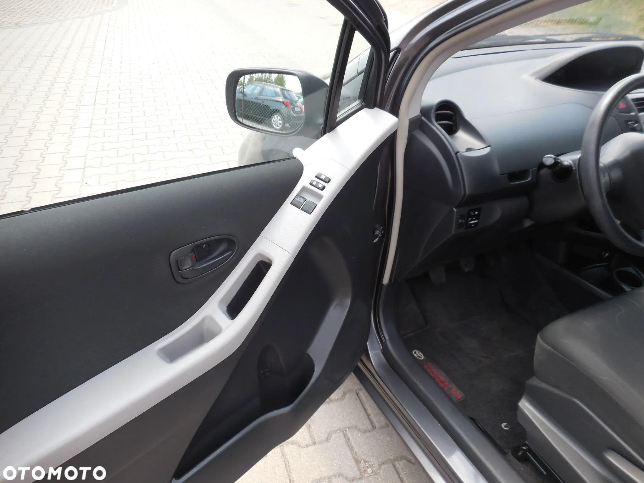 Toyota Yaris 1.0 Active - 17