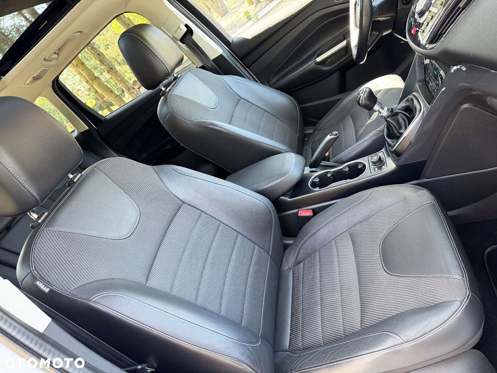 Ford Kuga 2.0 TDCi 4x4 Titanium - 36
