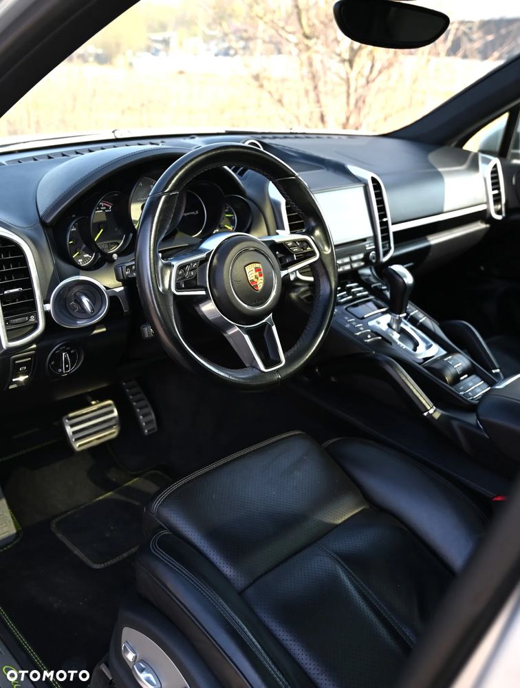 Porsche Cayenne - 23