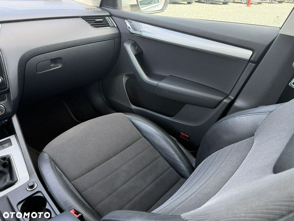 Skoda Octavia Combi 2.0 TDI DSG Style - 15