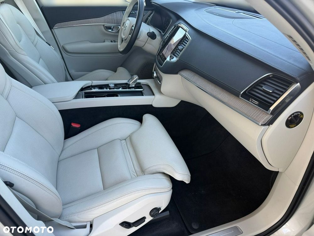 Volvo XC 90 - 25