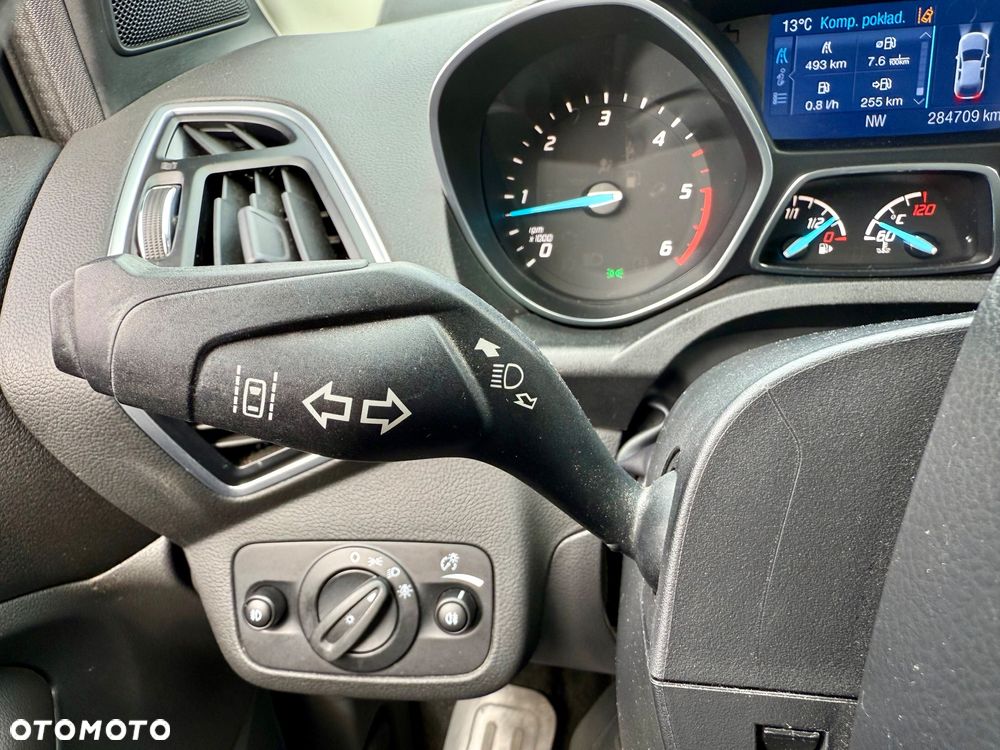 Ford Kuga 2.0 TDCi 2x4 Titanium - 35
