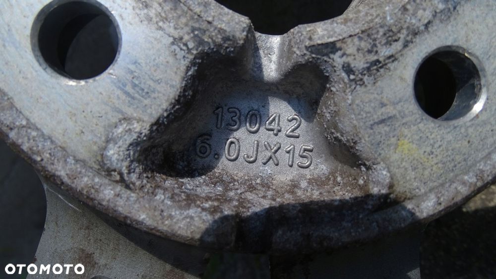 hyundai i10 6jx15 et47 4x100 - felga oryginał - 8