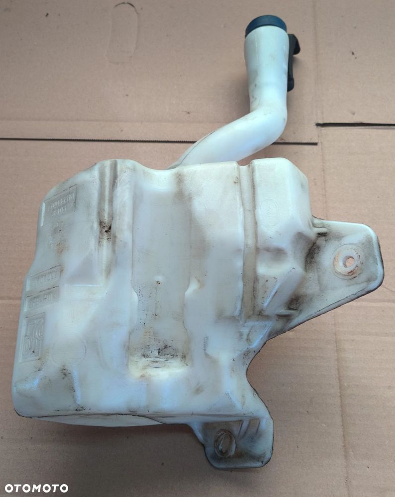 Grande Punto zbiorniczek spryskiwaczy 1,2 benzyna stan bdb 06-12r Fiat - 1