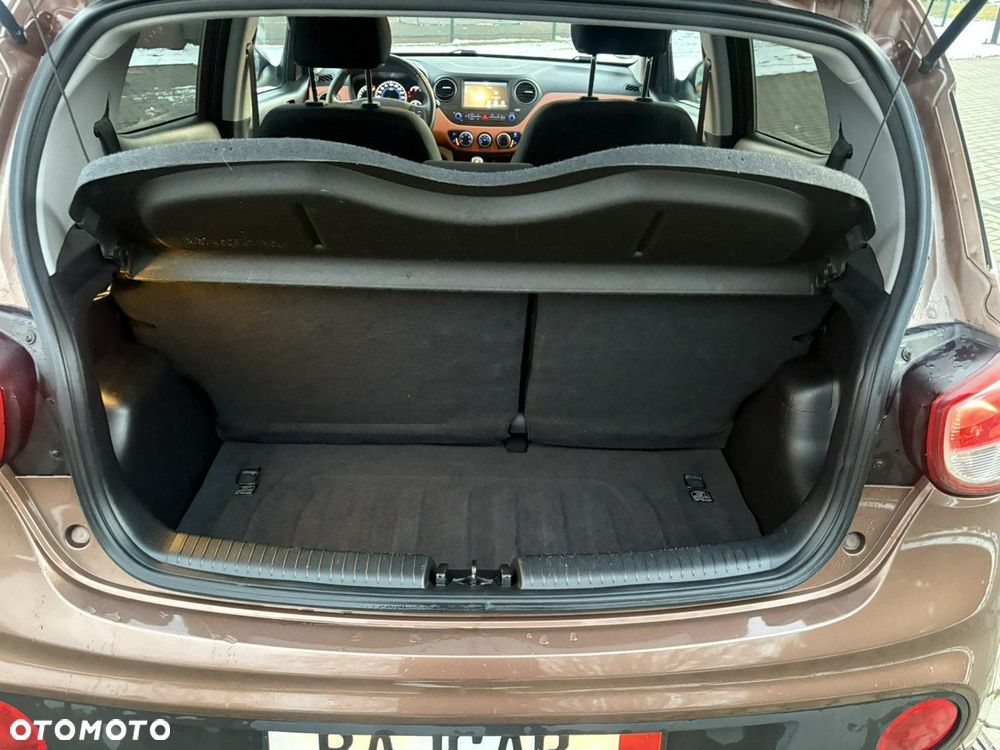 Hyundai i10 1.0 Fifa World Cup Edition - 11