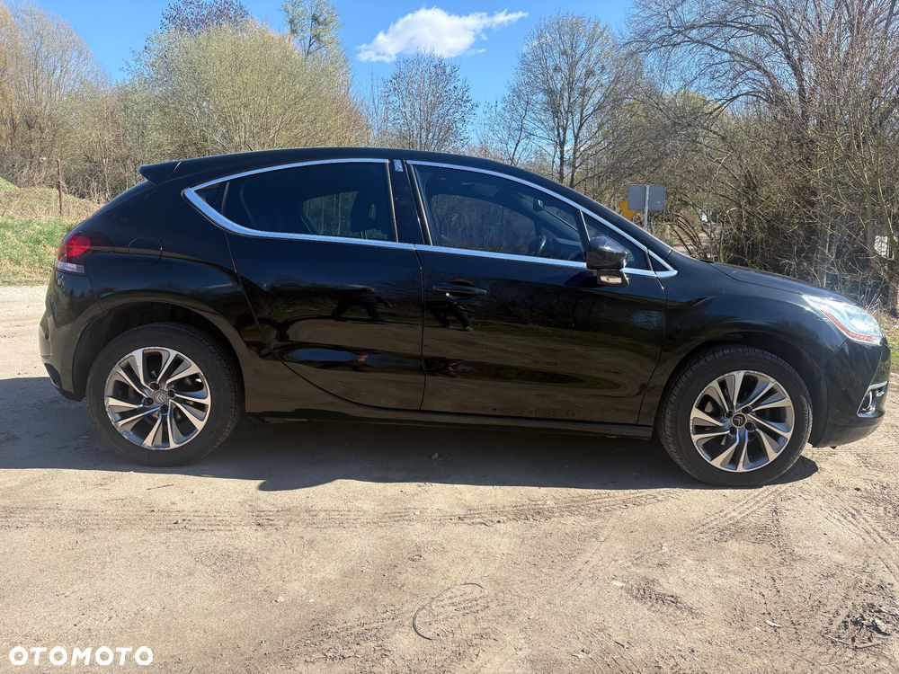 Citroën DS4 e-HDi 110 EGS6 SoChic - 4