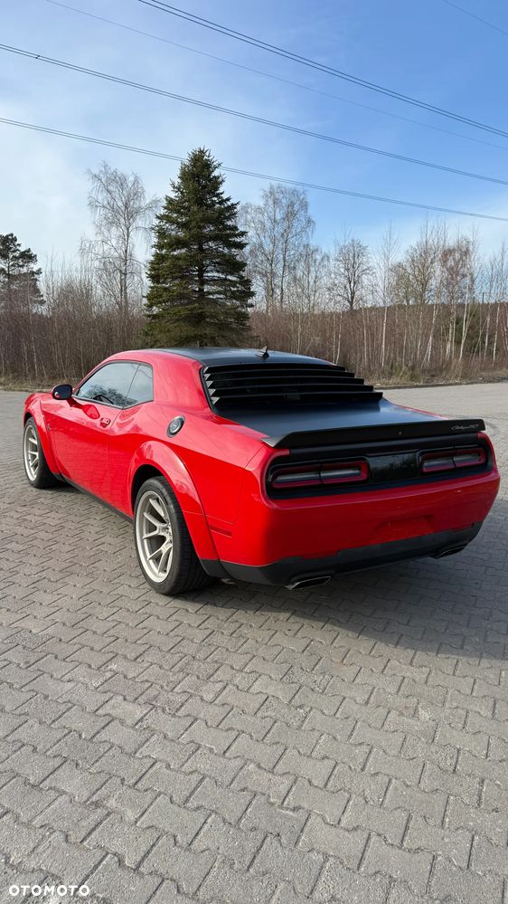 Dodge Challenger - 16
