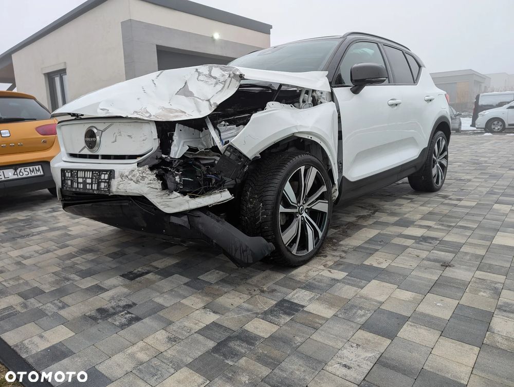 Volvo XC 40 82kWh P8 Recharge AWD Pro - 3