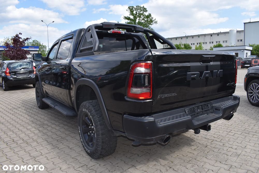 Dodge RAM - 8