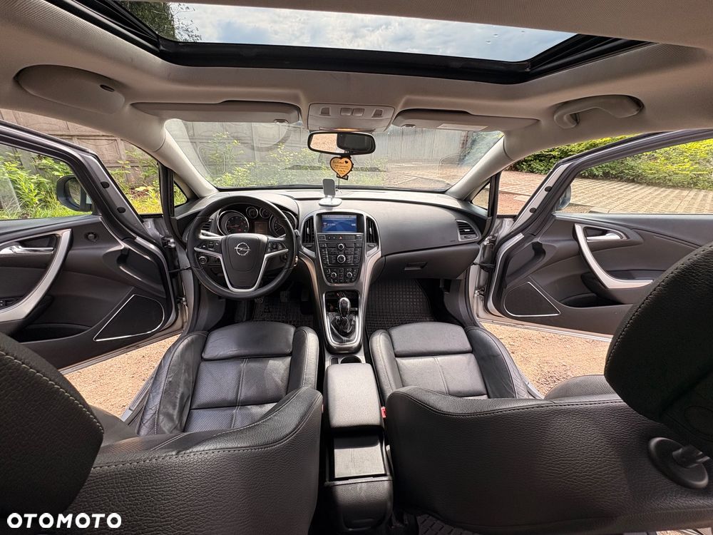 Opel Astra 1.6 T Executive - 9