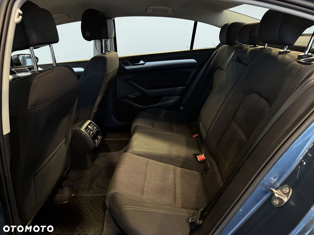 Volkswagen Passat - 15
