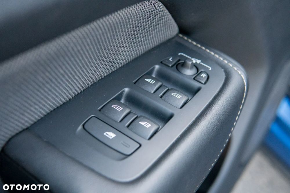 Volvo XC 60 D4 AWD R-Design - 28