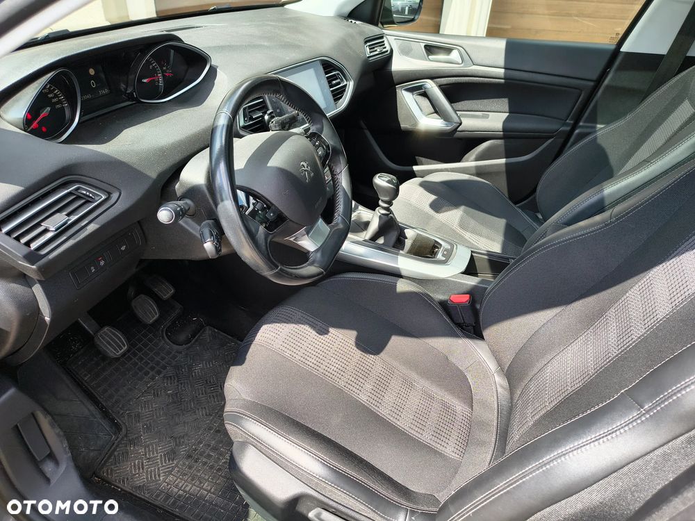 Peugeot 308 1.2 PureTech GPF Allure Pack S&S - 18