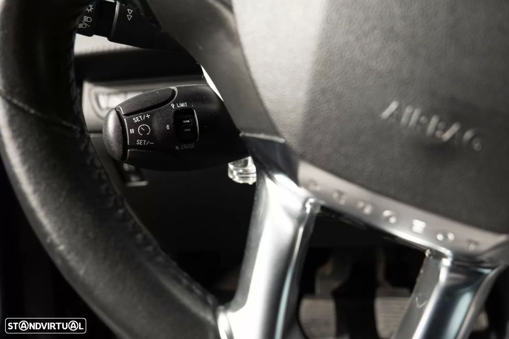 Peugeot 2008 1.2 Allure - 24