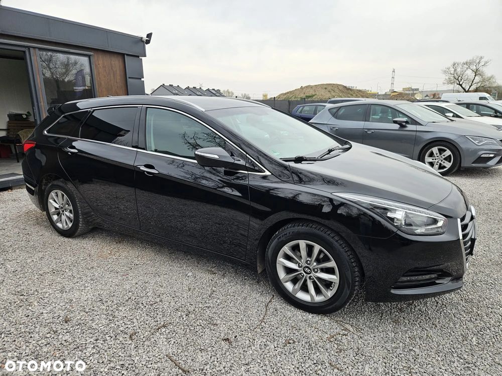 Hyundai i40 Kombi blue 1.6 Trend - 13