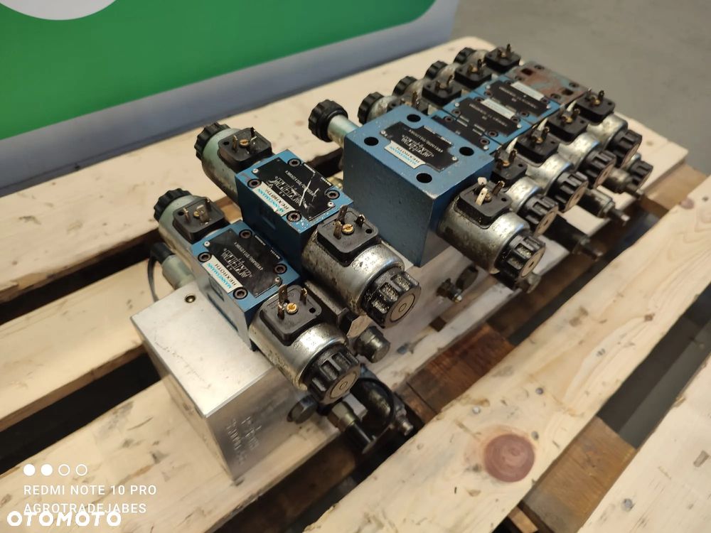 Blok hydrauliczny Rexroth  US00905465  Merlo Roto - 7