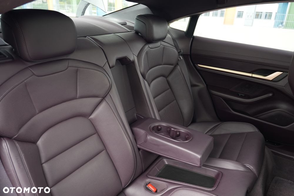 Porsche Taycan 4S Performance Plus - 33