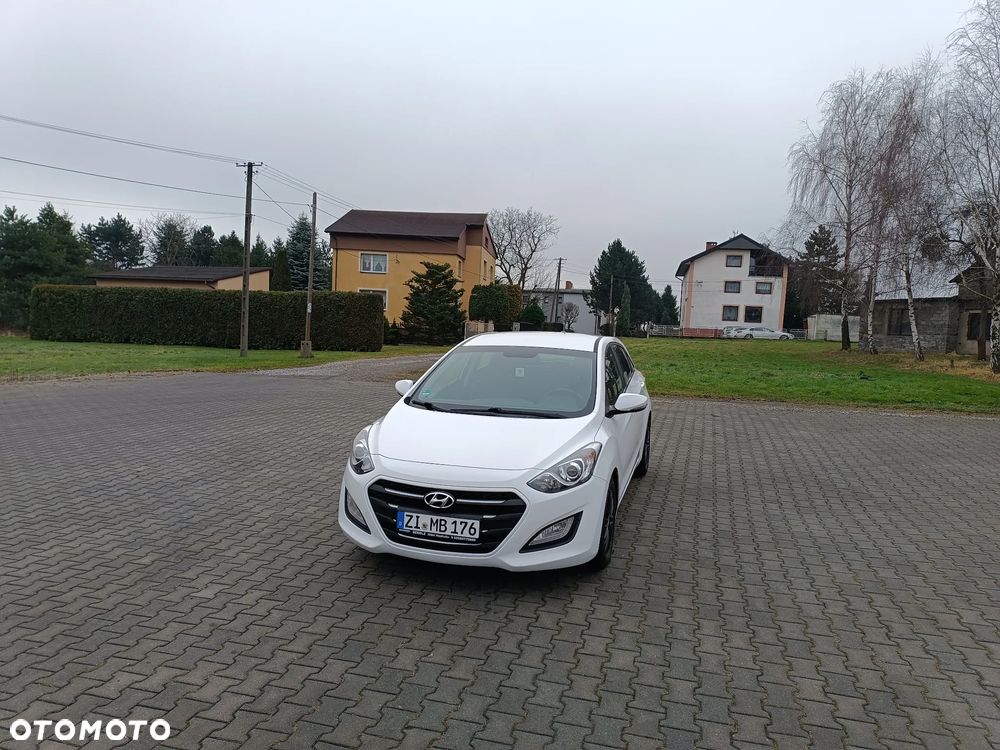 Hyundai i30 blue 1.6 CRDi Premium - 2