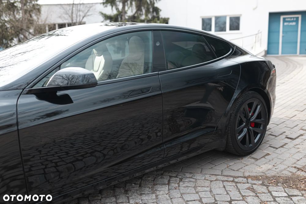 Tesla Model S - 6
