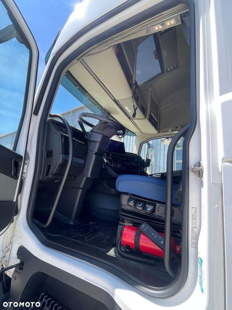 Volvo FH 460 Glob XL ADR - 11