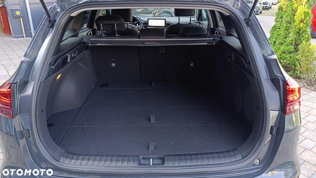 Kia Ceed - 32