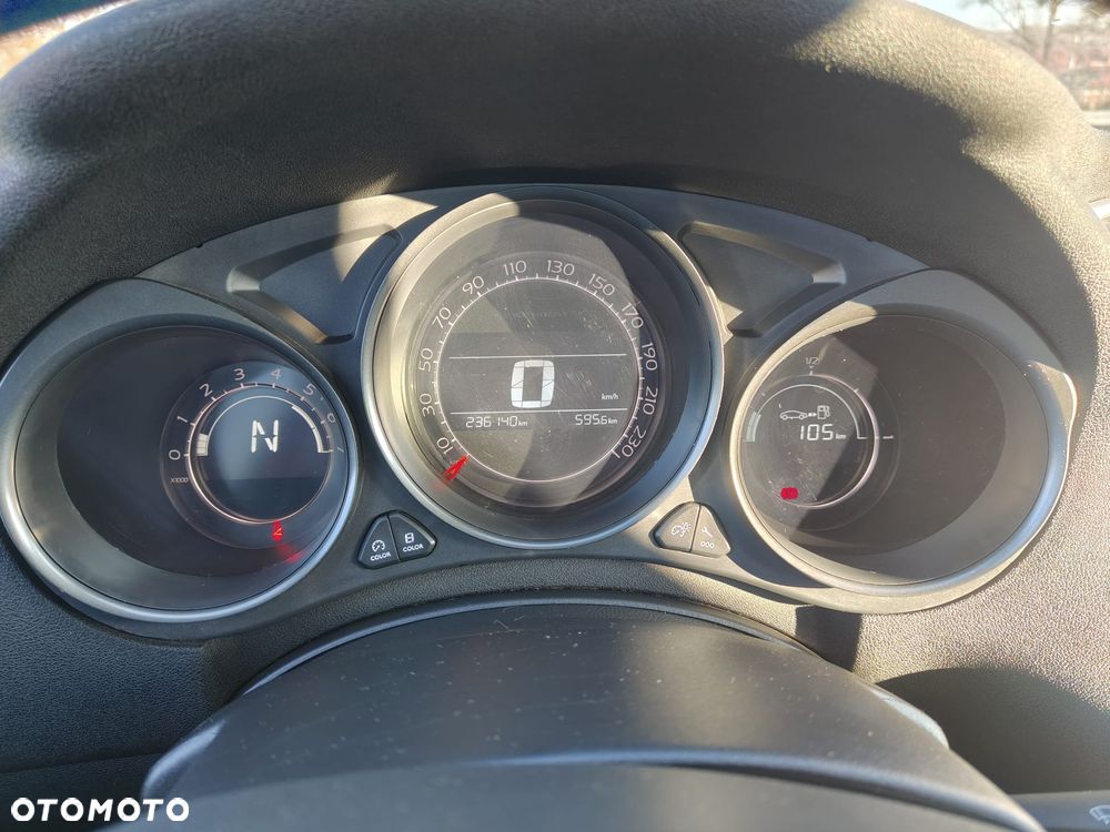 Citroën C4 e-HDi 115 ETG6 Selection - 36