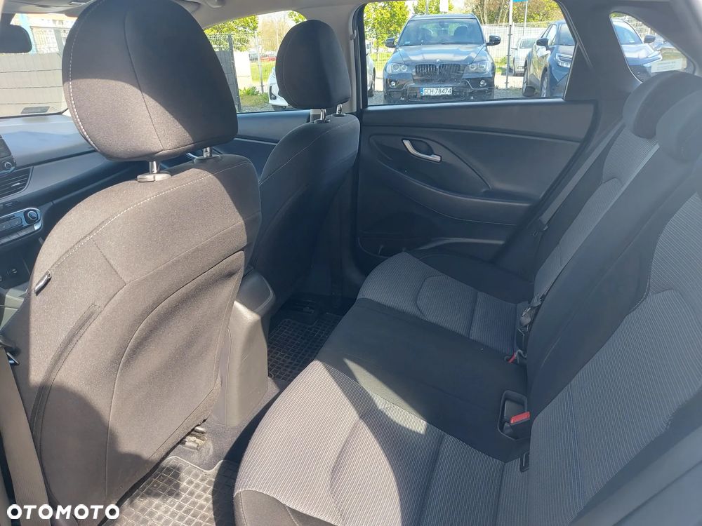 Hyundai i30 1.5 DPI Classic + - 10