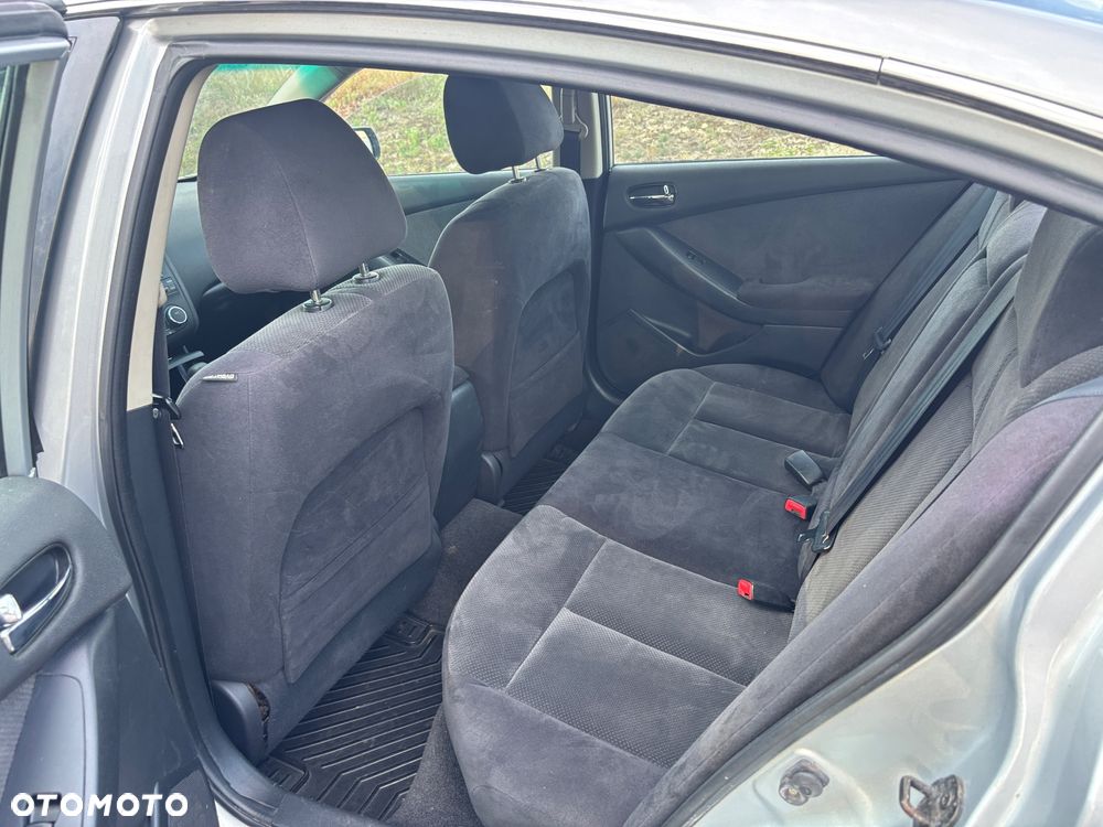 Nissan Altima - 6