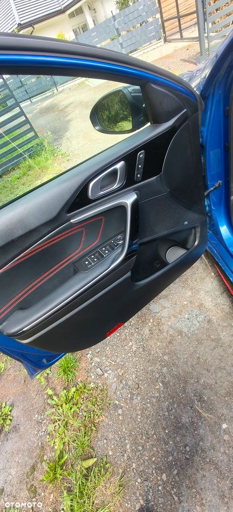 Kia Ceed - 10
