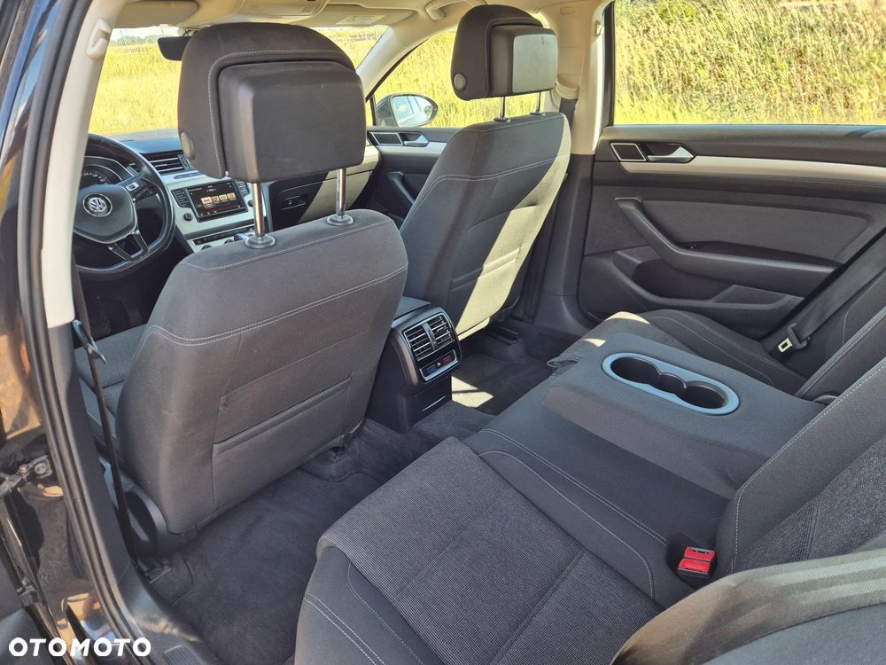 Volkswagen Passat 2.0 TDI SCR DSG Highline - 23