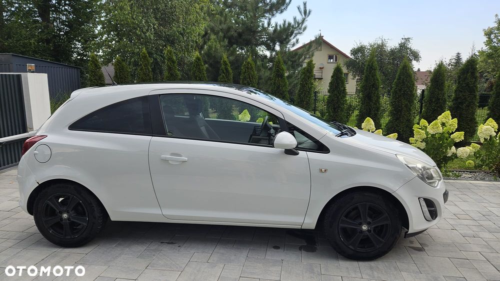 Opel Corsa 1.4 16V Color Edition - 1