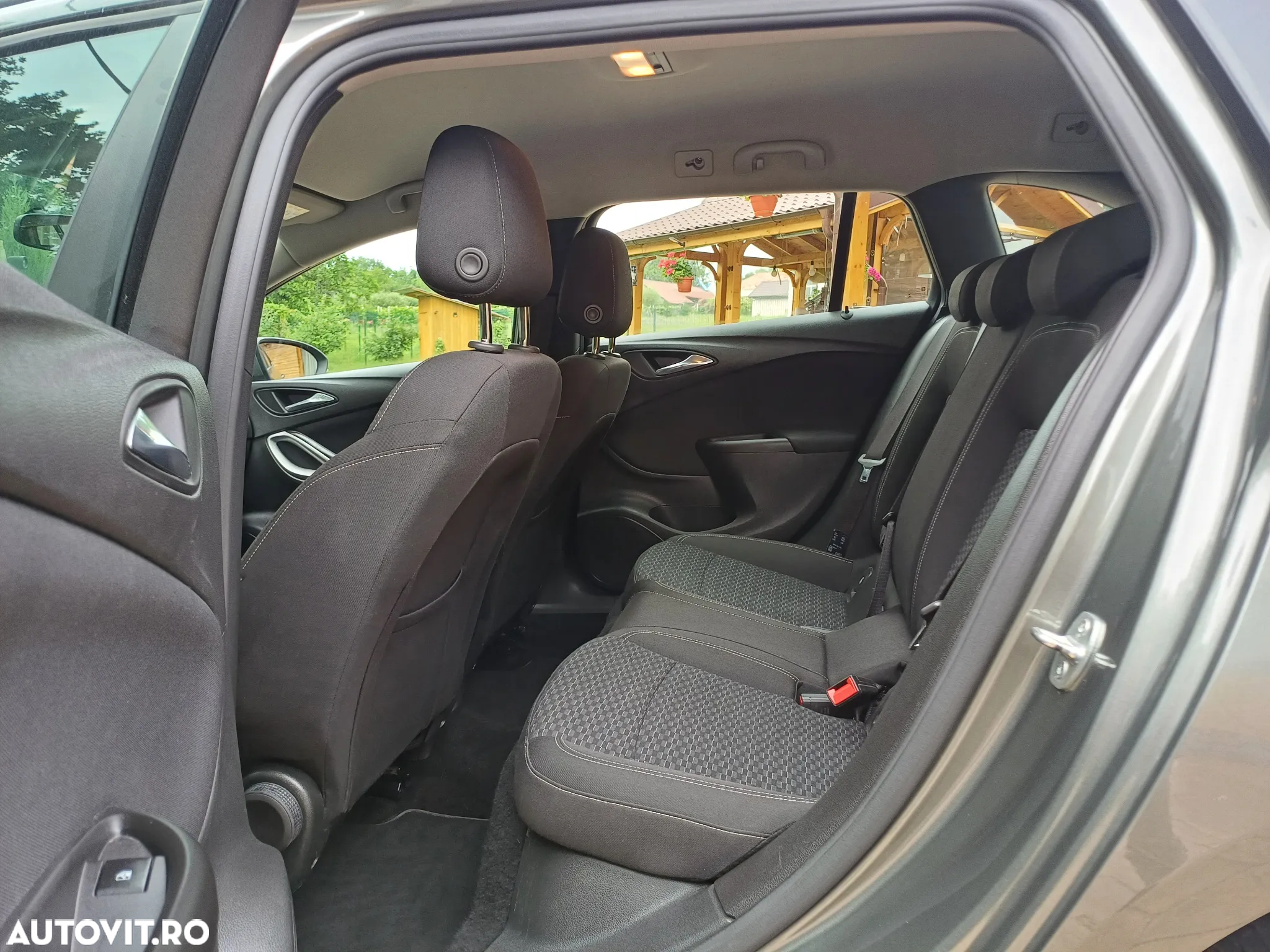 Opel Astra 1.6 CDTI ECOTEC ECOFlex Start/Stop Dynamic - 9