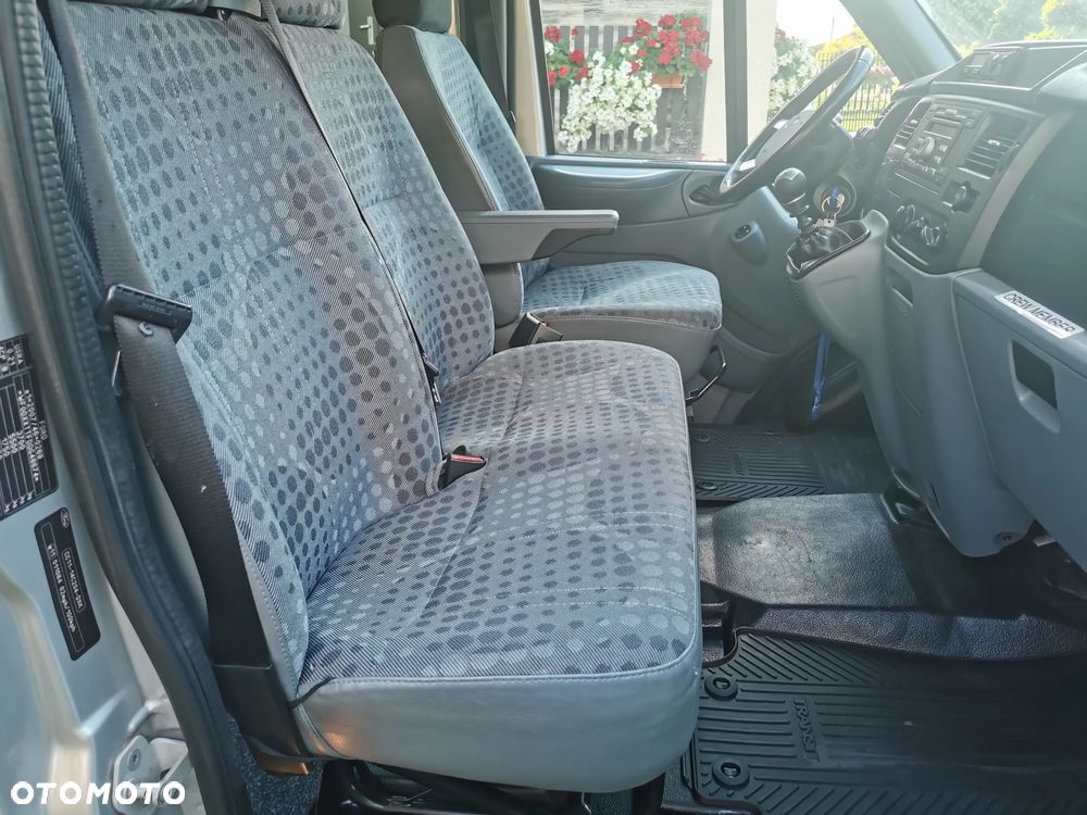 Ford Transit 350L Trend - 32