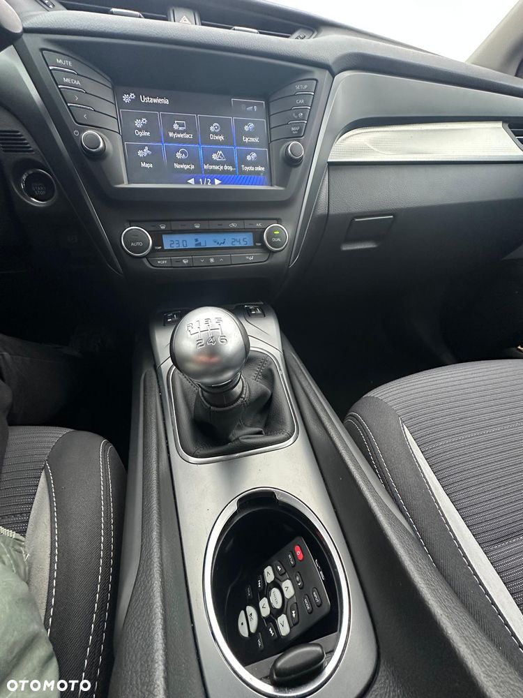 Toyota Avensis 2.0 D-4D Premium - 10