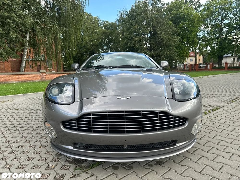 Aston Martin V12 Vanquish - 11