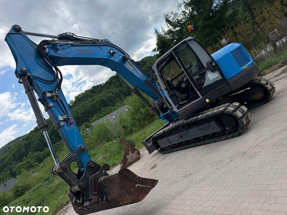 Wacker Neuson ET145 Koparka Gąsienicowa 15 ton. Maszyna jak Nowa 2018 rok. 3400Mtg silnik PERKINS. Maszyna Pełny Oryginał. Aktualna DEKRA BMWT oraz aktualne serwisy Eksploatacyjne! Sprowadzona z Norwegii, KLIMA, KAMERY, własna pompa tankowania, Nagłośnienie, Zero luzów i wycieków! OKAZJA. Szybkozłącze Hydrauliczne. Skrętne ramię. Dodatkowe linie hydrauliczne! 2 łyżki - 7