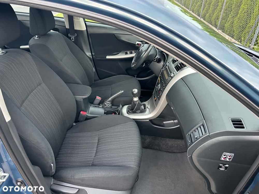 Toyota Corolla 1.6 VVT-i Premium - 9