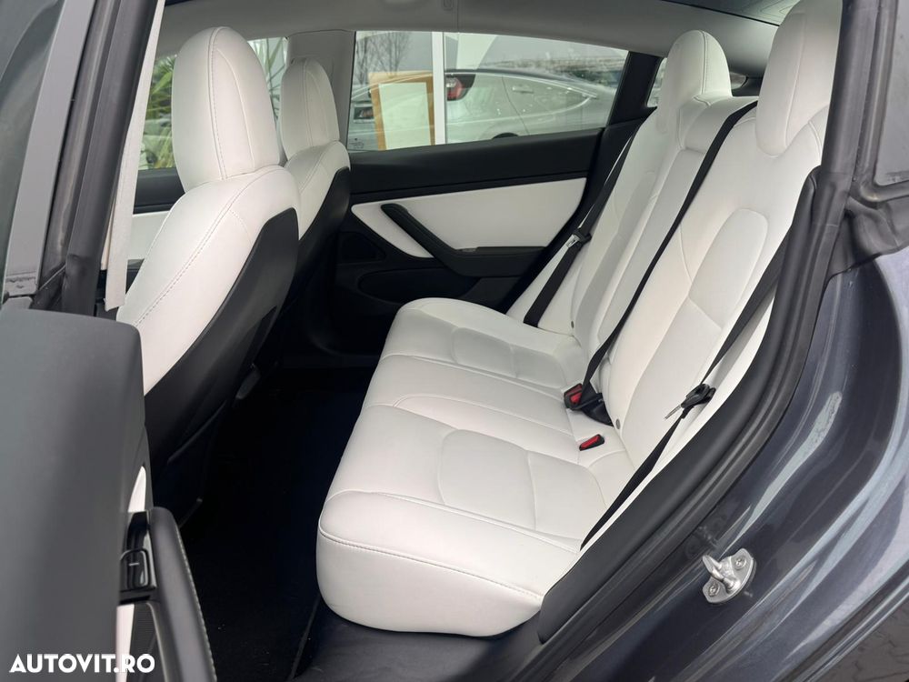Tesla Model 3 - 12
