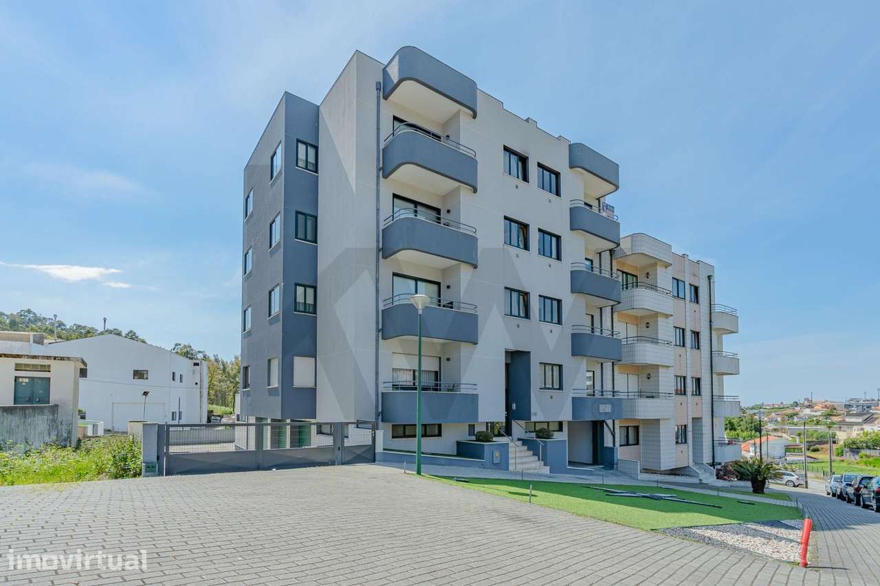 Apartamento T2 com Varandas, Garagem Fechada e elevador - Grande imagem: 5/32