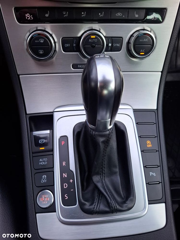 Volkswagen Passat 2.0 TDI Highline DSG - 17