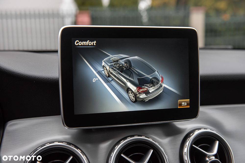 Mercedes-Benz GLA 250 4Matic 7G-DCT AMG Line - 25