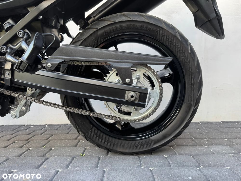 Suzuki V-STROM - 10