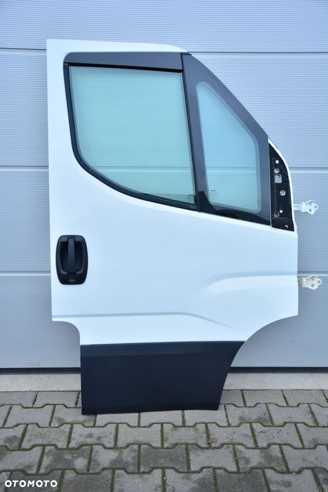 IVECO DAILY 2014 2024 DRZWI PRZEDNIE PRAWE - BIAŁE - 1