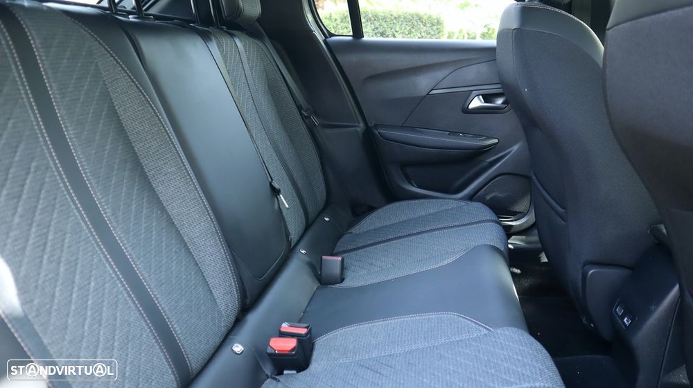 Peugeot 208 1.2 Hybrid Allure e-DCS6 - 43
